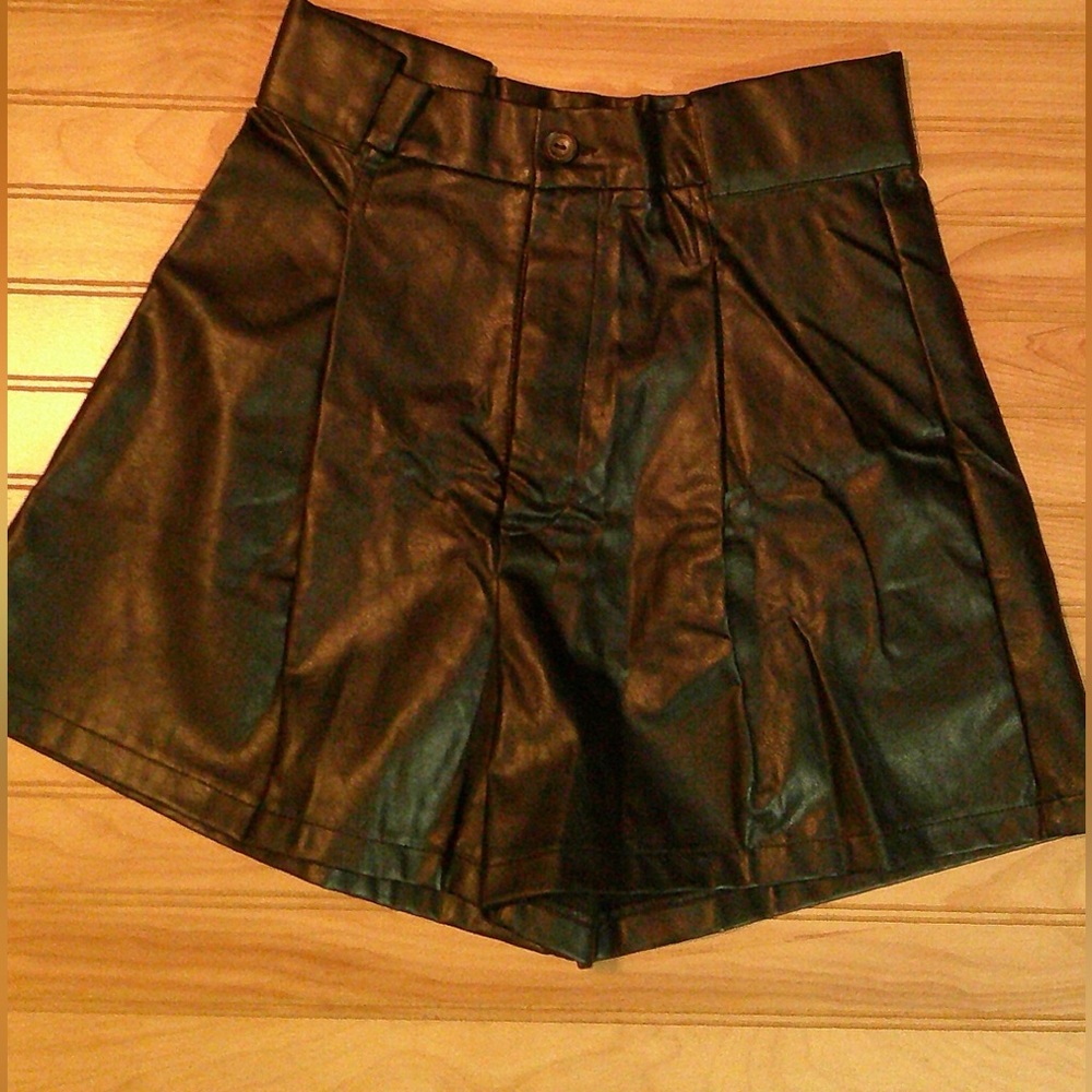 SHEIN Black Faux Leather High Waisted Pleated Shorts | Size M - Picture 2 of 8